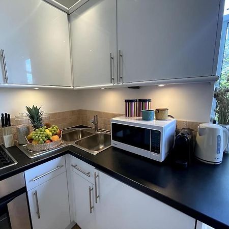 Cute&Cozy Studio Apt In Barons Court Londra Exterior foto