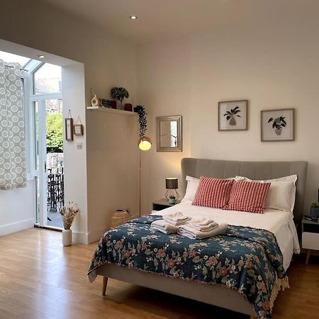 Cute&Cozy Studio Apt In Barons Court Londra Exterior foto