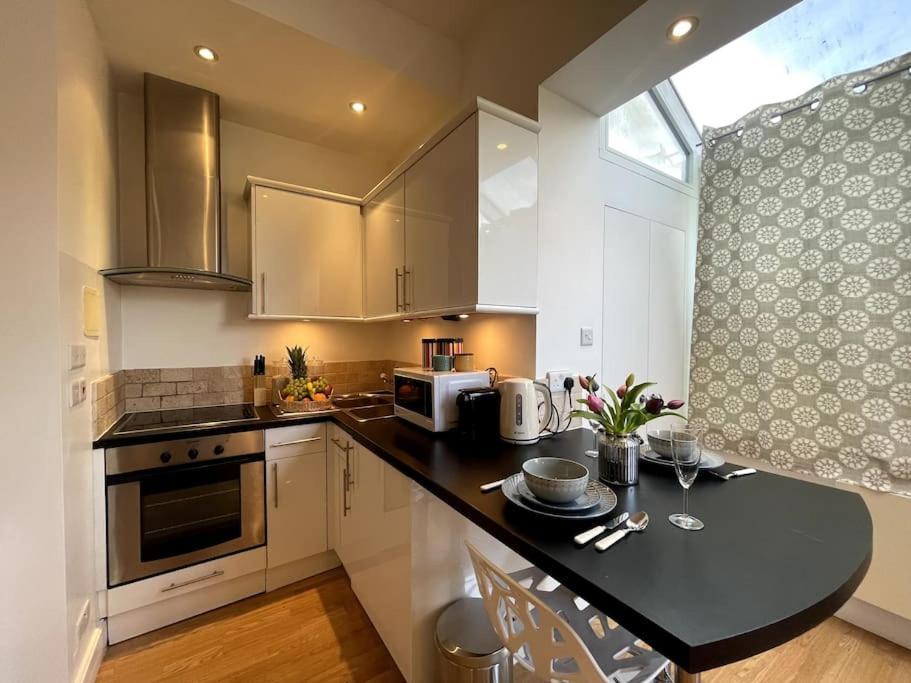 Cute&Cozy Studio Apt In Barons Court Londra Exterior foto