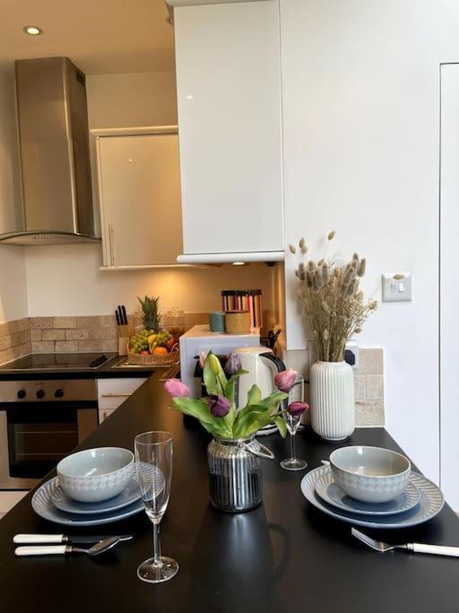 Cute&Cozy Studio Apt In Barons Court Londra Exterior foto