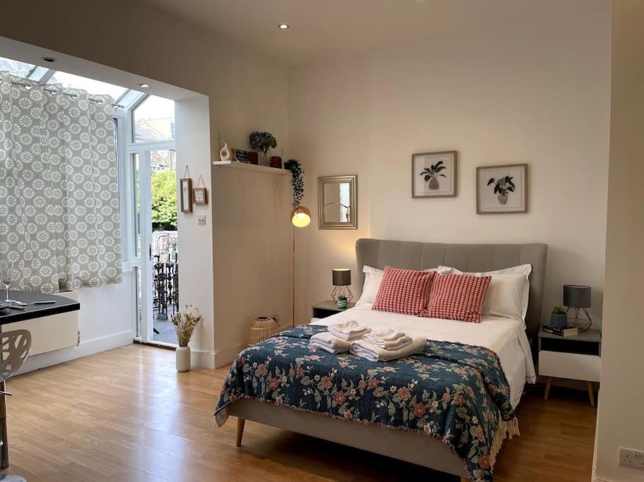Cute&Cozy Studio Apt In Barons Court Londra Exterior foto