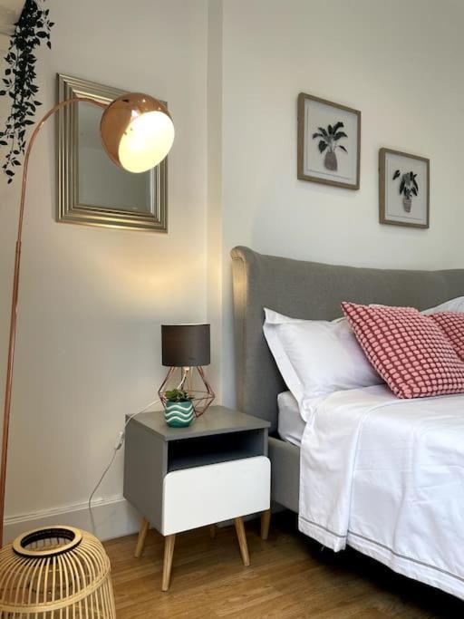 Cute&Cozy Studio Apt In Barons Court Londra Exterior foto