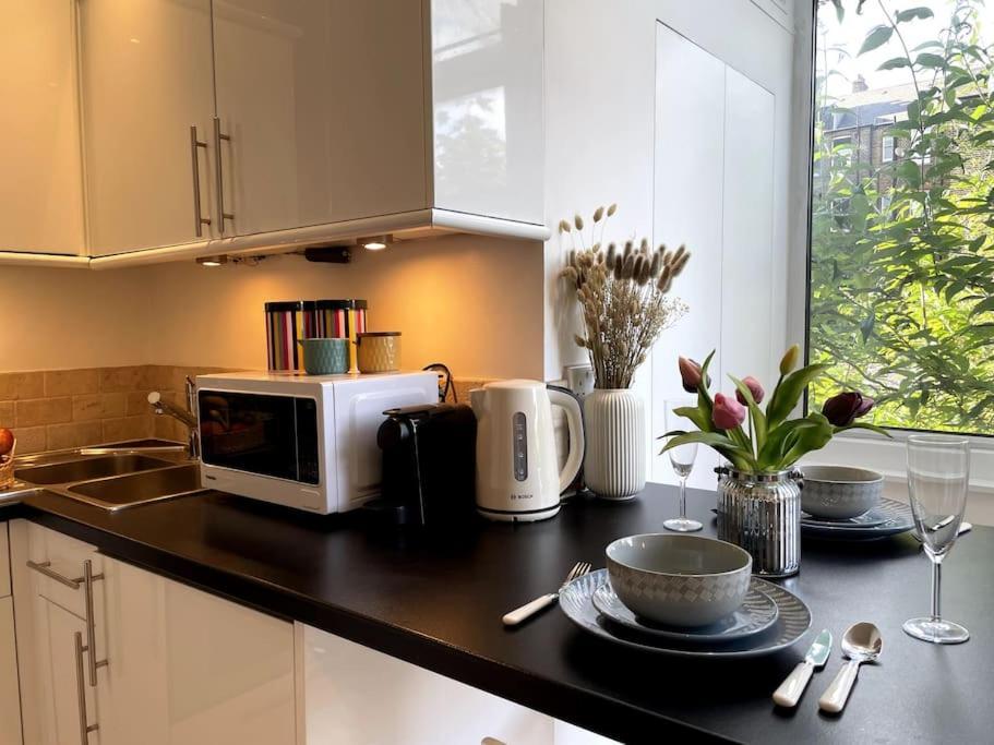 Cute&Cozy Studio Apt In Barons Court Londra Exterior foto