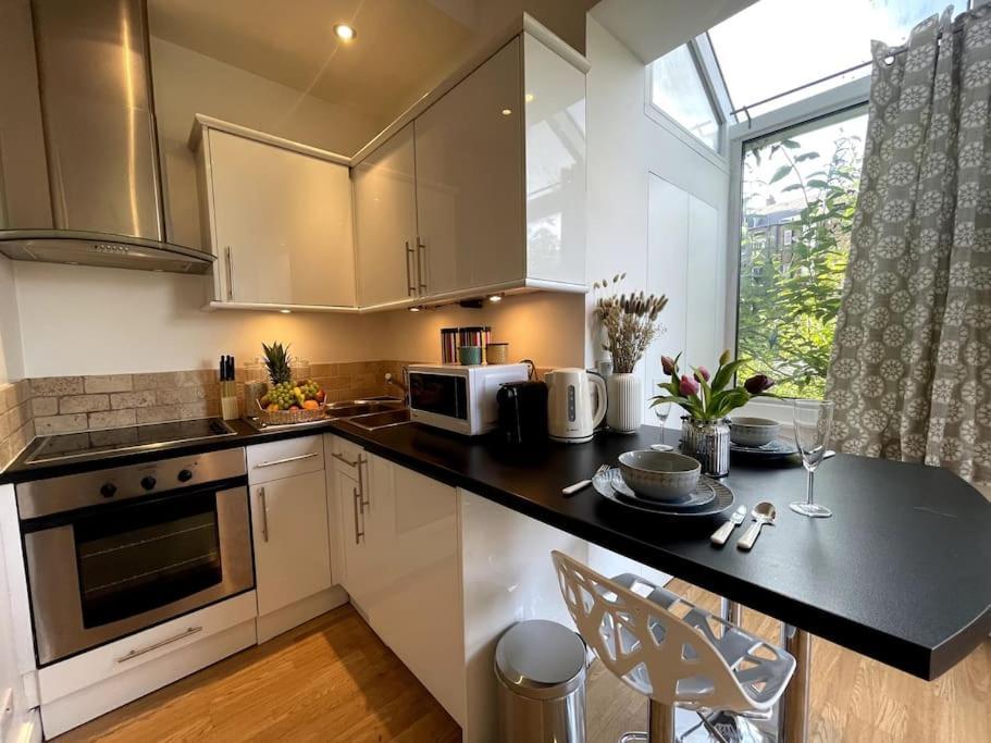 Cute&Cozy Studio Apt In Barons Court Londra Exterior foto